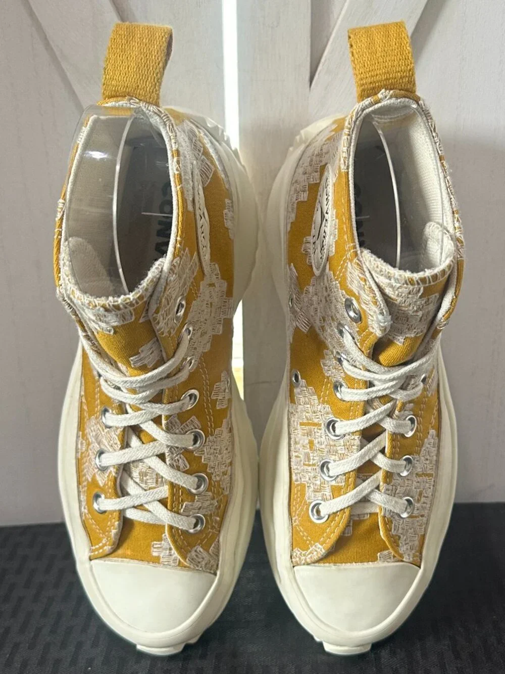Converse Run Star Hike High Top Embroidered Sneakers Women’s 7 Men’s 5.5